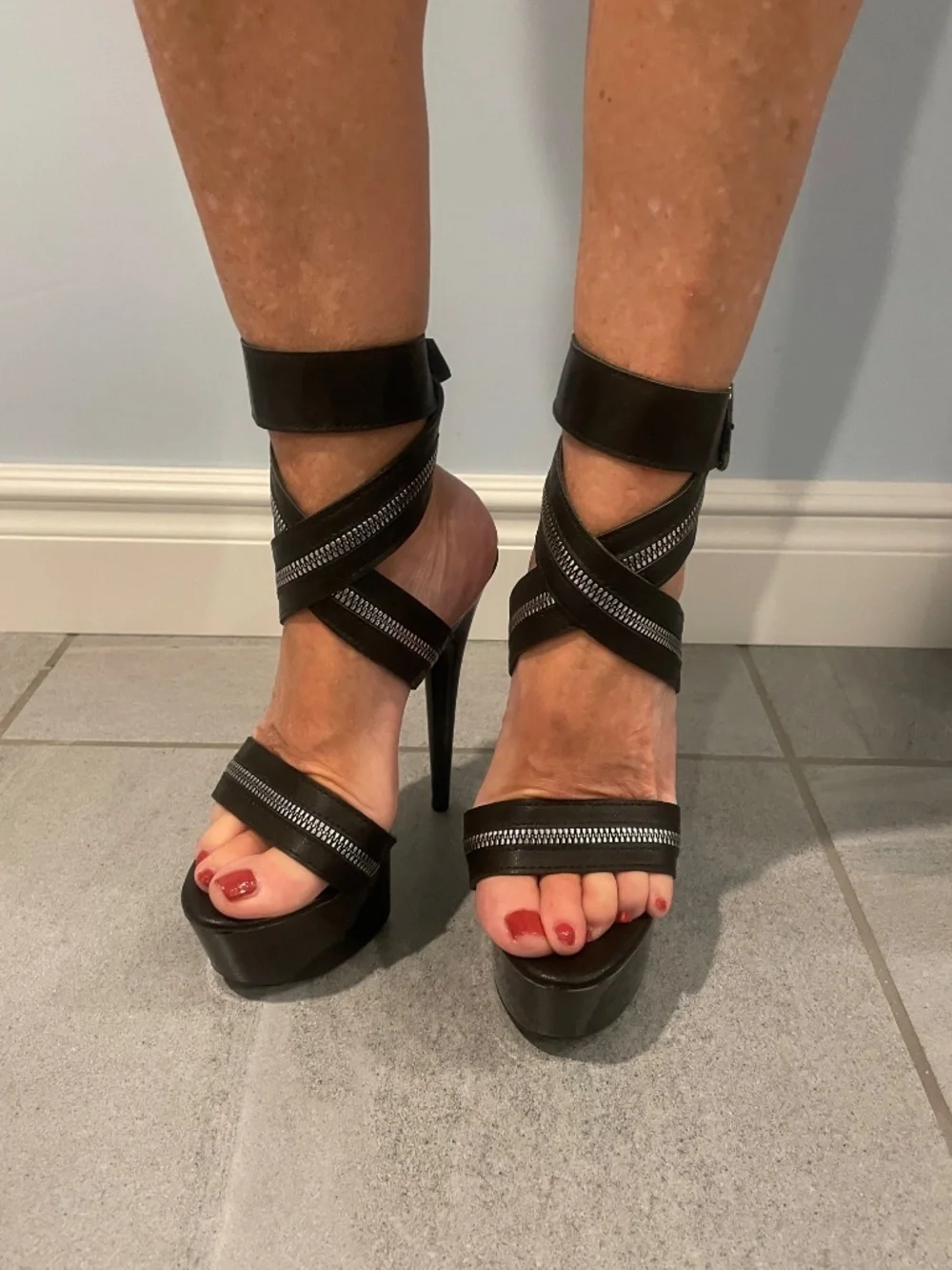 NNB NO NAME Black Zipper Design High Heel Platform